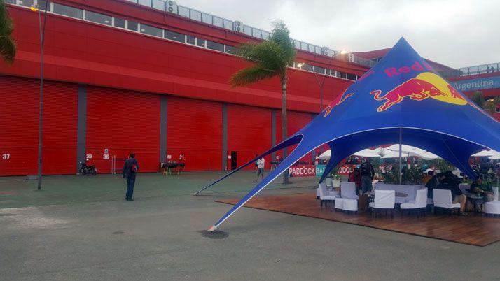 Galeriacutea- en un diacutea de lluvia asiacute se vive el Moto GP de Las Termas