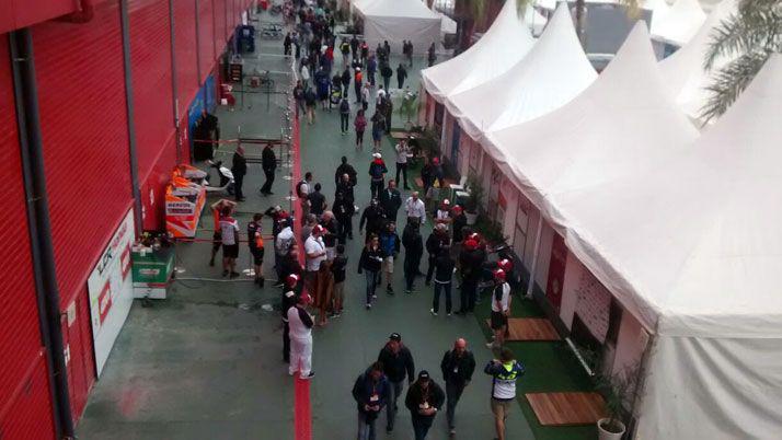 Galeriacutea- en un diacutea de lluvia asiacute se vive el Moto GP de Las Termas