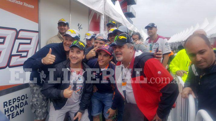 Galeriacutea- en un diacutea de lluvia asiacute se vive el Moto GP de Las Termas