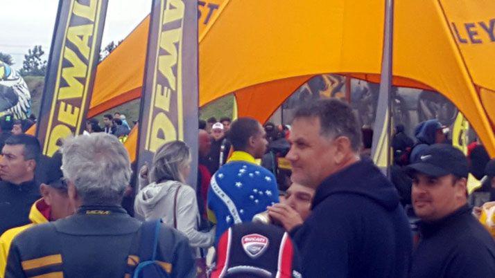 Galeriacutea- en un diacutea de lluvia asiacute se vive el Moto GP de Las Termas