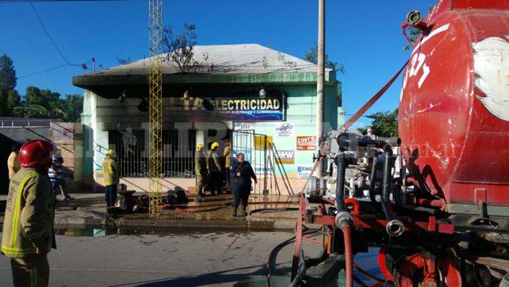 Local de materiales eléctricos se prendió fuego