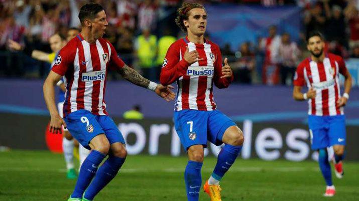 Griezmann festejando el gol de penal que por ahora le da la clasificación al Atlético hasta que se dispute el partido de vuelta
