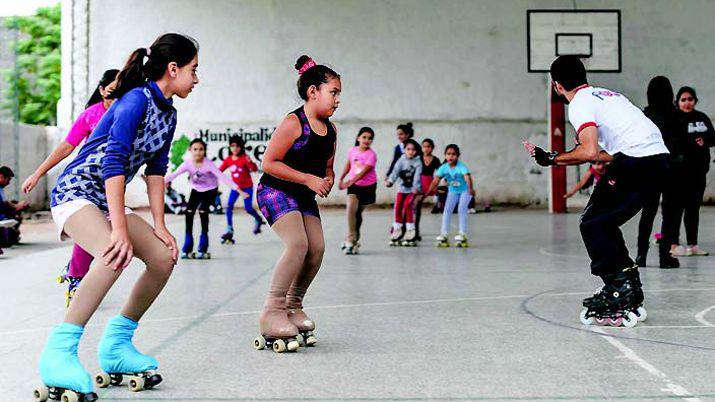 Se desarrolloacute una clase de iniciacioacuten en el patiacuten en la ciudad de Loreto