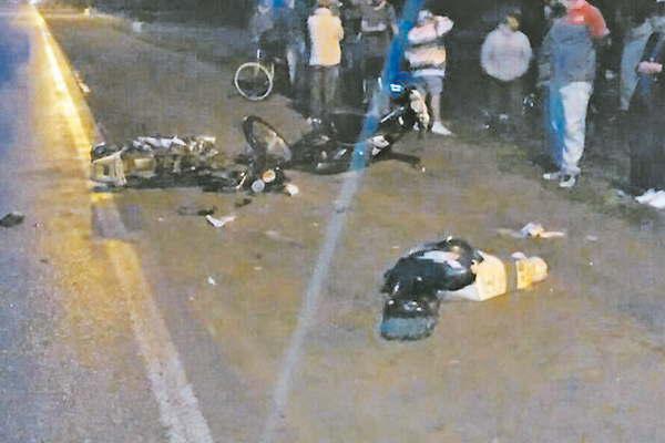 Dos personas mueren en un choque frontal de moto