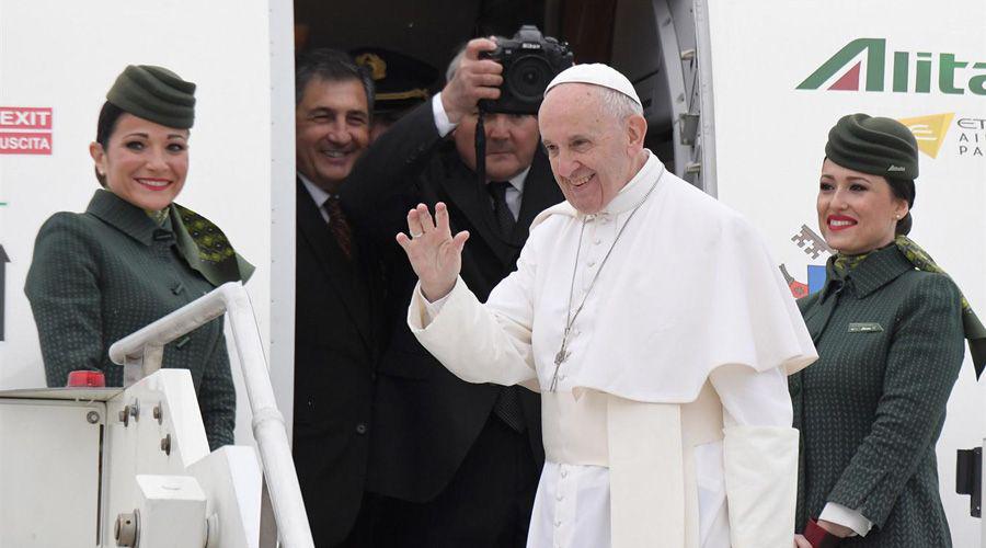 El Papa llega a una convulsionada Egipto