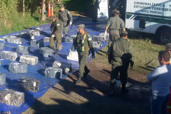 Gendarmeriacutea secuestroacute 935 kilos de marihuana