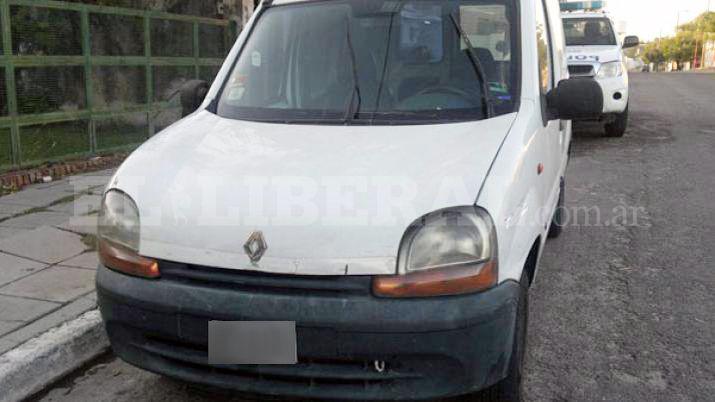 Madre e hija en motocicleta chocaron con una camioneta