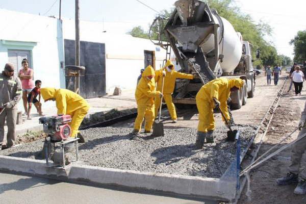 Realizan trabajos de pavimentacioacuten bacheo y limpieza de desaguumles