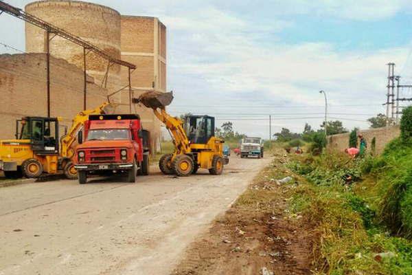 Nuevamente la comuna pide a los vecinos que se denuncie a quienes arrojen basura en la viacutea puacuteblica