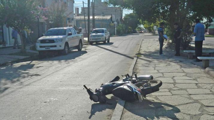 Utilitario y motociclista protagonizaron un violento accidente sobre ruta 9