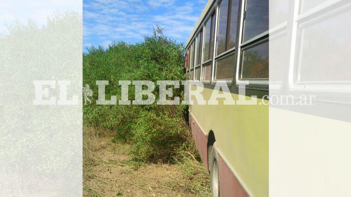 Perdioacute el control del colectivo y se salioacute de la ruta