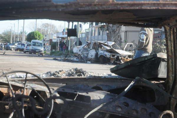 Tres joacutevenes y una mujer detenidos por el linchamiento y crimen de un santiaguentildeo