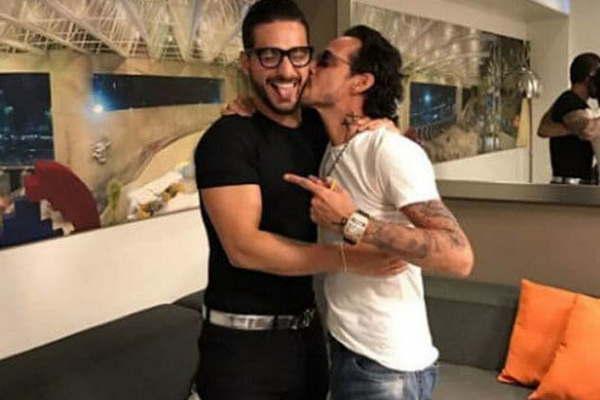 El beso de Marc Anthony a Maluma hizo furor en la red 