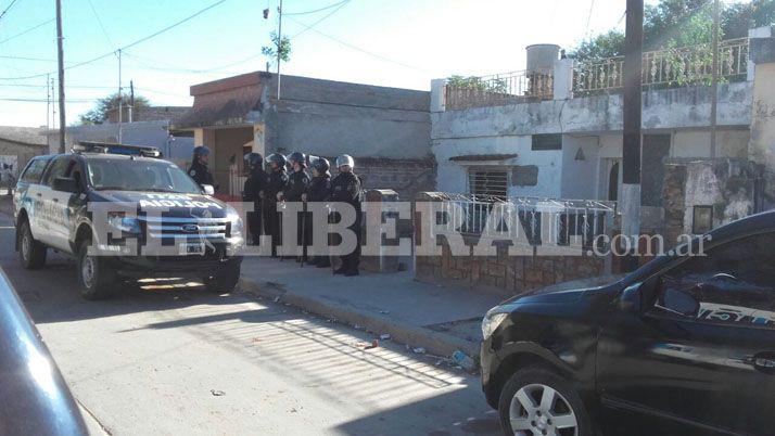 Gran despliegue policial en allanamiento por drogas