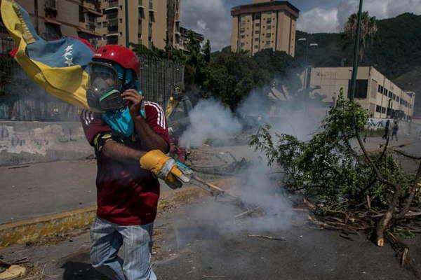 Murioacute otro joven y son 65 las viacutectimas fatales en las protestas