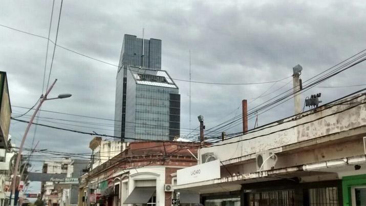 Jornada gris y con lloviznas en Santiago