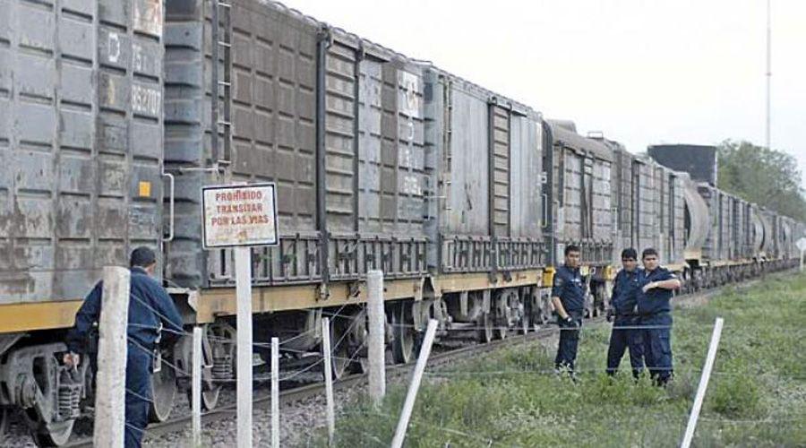 Un hombre muere tras ser embestido por un tren de carga