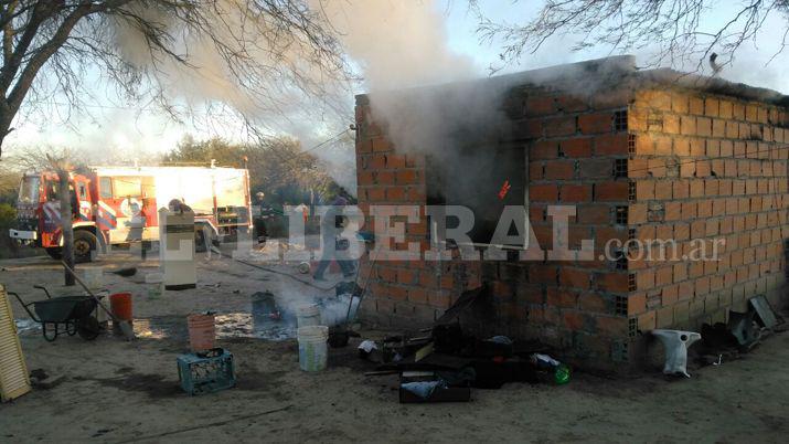 Intentaban combatir el friacuteo y terminaron incendiando la casa