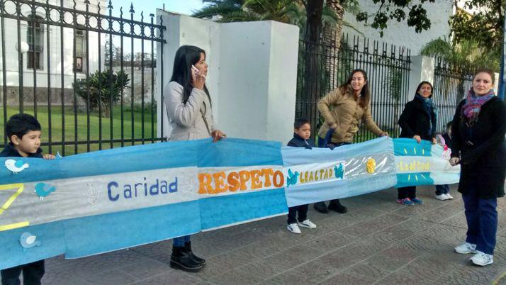 Alumnos del Jardiacuten Nintildeo Jesuacutes del Colegio La Asuncioacuten celebraron el Diacutea de la Bandera