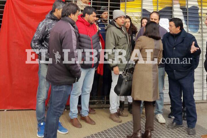 La Secretariacutea de Trabajo se reunioacute con los empleados de las dos casas de calzados