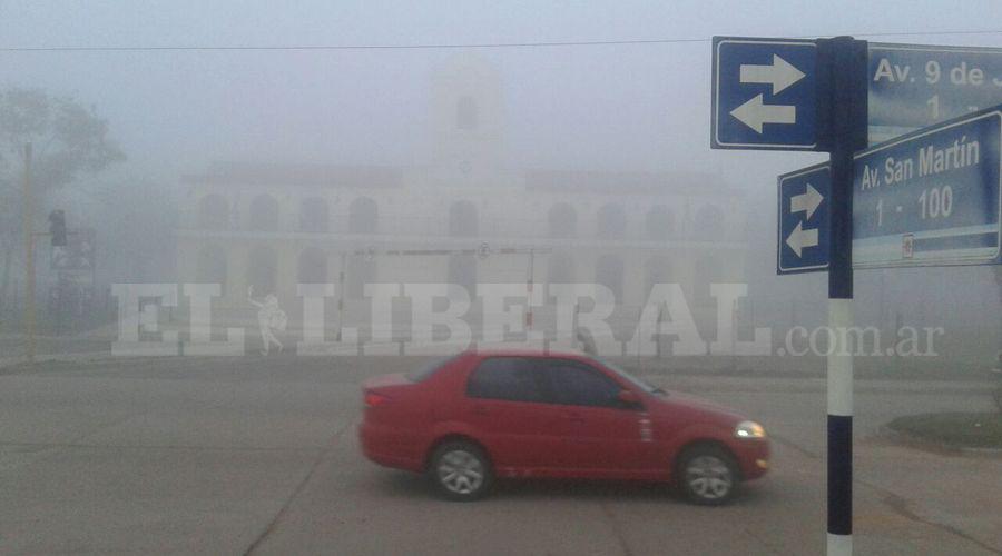 Intensa neblina cubre a la Capital de la Tradicioacuten