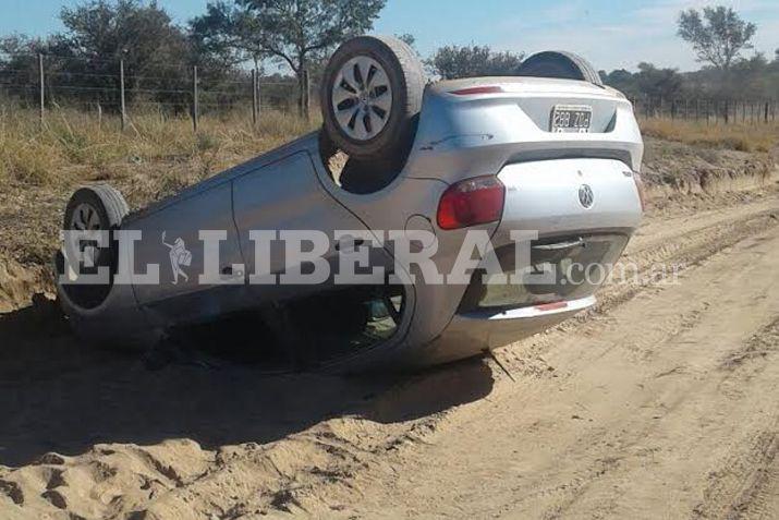 Vuelco dejó daños materiales cerca de Choya