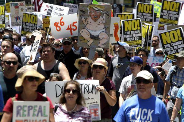 Piden la destitucioacuten de Trump