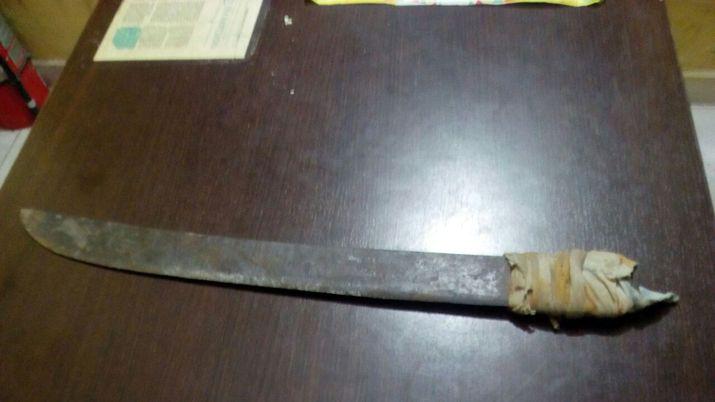 Detienen a joacutevenes que robaban con machete y hondas