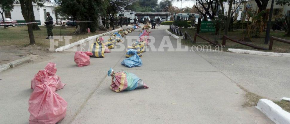 Llegaron a Capital los 1800 kilos de cocaiacutena secuestrados en Los Pirpintos