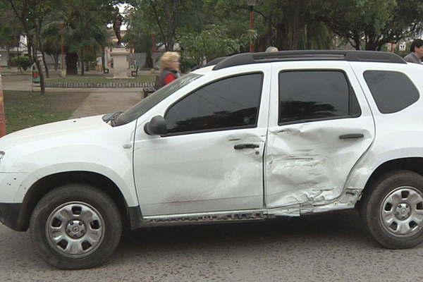 Accidente en pleno centro dejoacute tres vehiacuteculos dantildeados