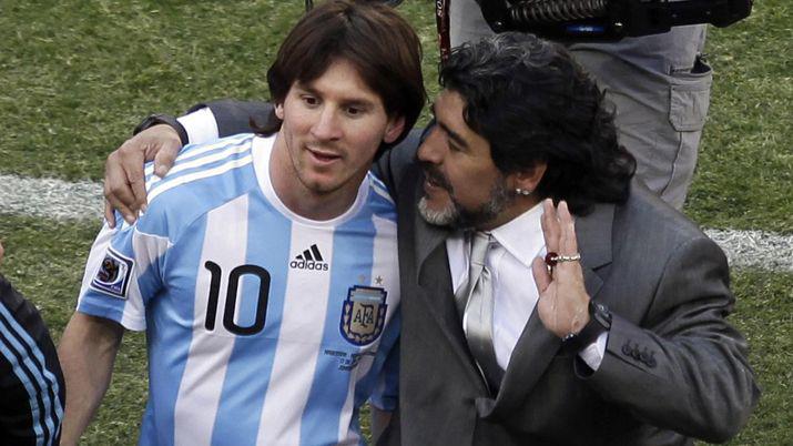 En Inglaterra eligieron a Maradona por sobre Lionel Messi