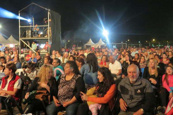 Miles de personas le dieron color y  brillo a la Fiesta Nacional del Canasto 