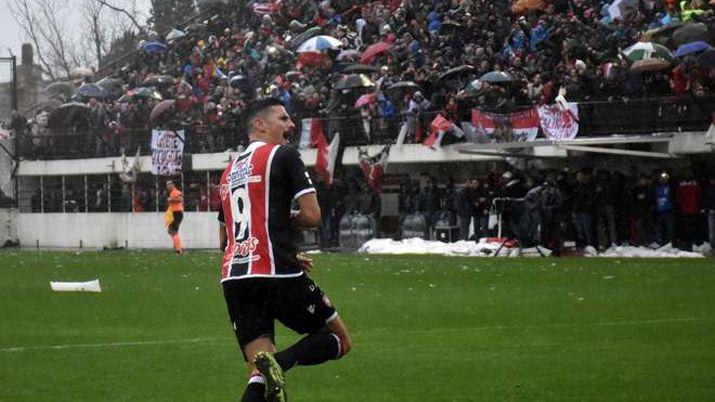 Chacarita volvioacute a Primera Divisioacuten tras 7 antildeos de lucha