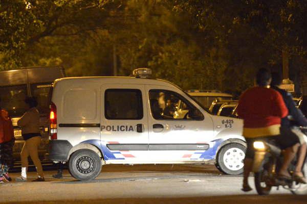 Un joven fue apresado por agredir a su pareja y herir con un arma blanca a su suegro