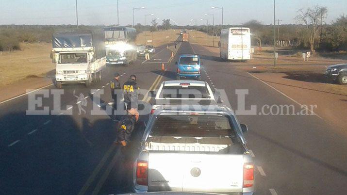 Pasajero de un remís transportaba marihuana y fue detenido 