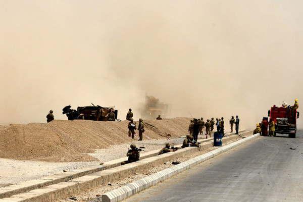 Ataque suicida contra convoy de la Otan 