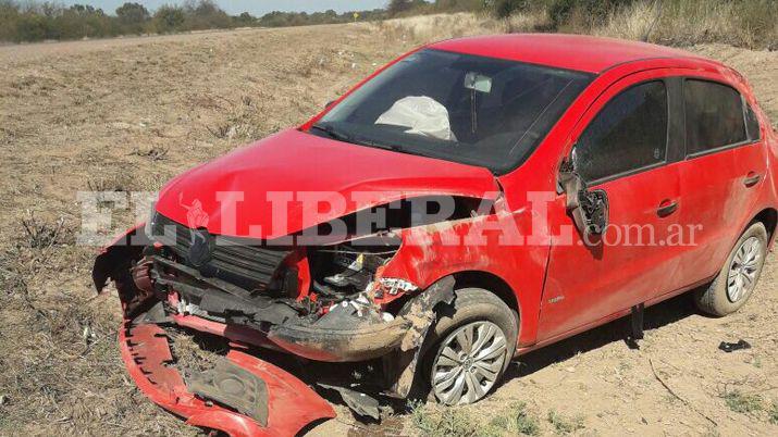 Choque entre auto y camioneta dejoacute una mujer lesionada