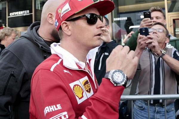Raikkonen firmoacute su renovacioacuten con Ferrari