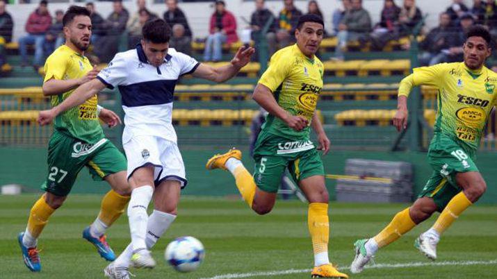 Defensa y Justicia igualoacute con Gimnasia por 4 a 4