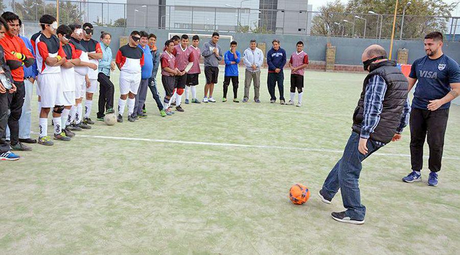 Exitoso paso del Campeonato de Fuacutetbol Sala para Ciegos por la ciudad