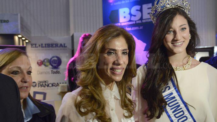 VIDEO  La gobernadora pasoacute por el stand de EL LIBERAL en la Expo Santiago 2017