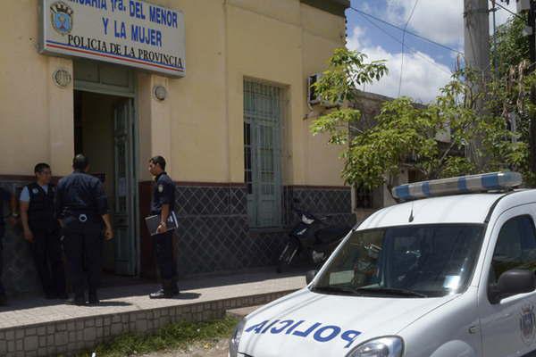 Un hombre ingresoacute a una escuela mediante engantildeos y manoseoacute a una nintildea