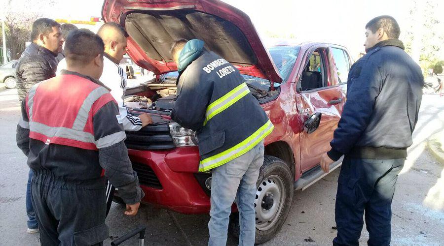 Choque y vuelco entre un auto y una camioneta en Loreto