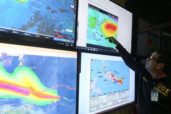 El poderoso Irma se apresta  a golpear Dominicana y Haitiacute