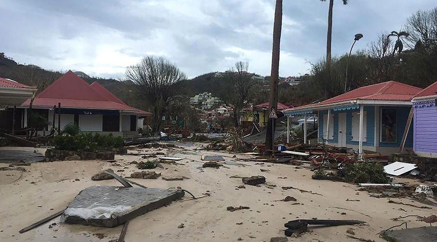 Imaacutegenes  El huracaacuten Irma cobra fuerza y se asoman Katia y Joseacute