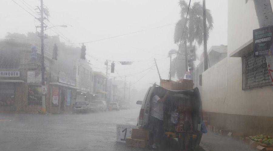 Imaacutegenes  El huracaacuten Irma cobra fuerza y se asoman Katia y Joseacute