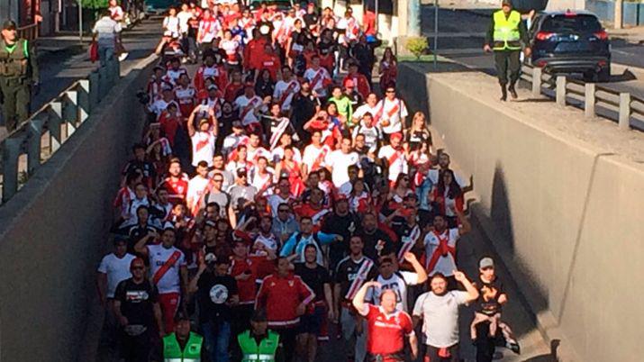 Hinchas millonarios colmaron el estadio desde tres horas antes del inicio