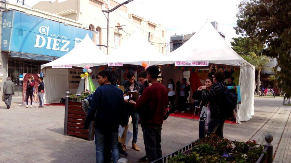 Se realiza la Expo Biblia Misioacuten Juvenil 2017-2018 en la plaza Libertad