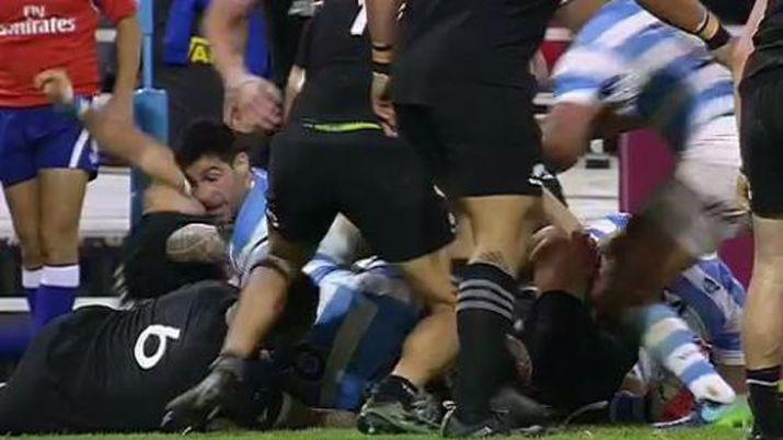 El uacutenico try de Los Pumas fue convertido por Leguizamoacuten