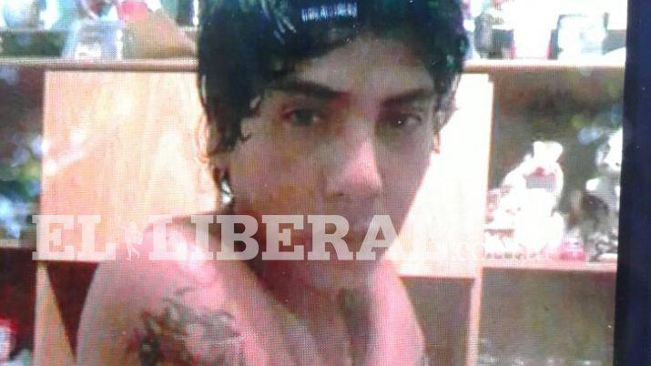 De noche con chaleco y casco sacaron al homicida y mantildeana lo indagan